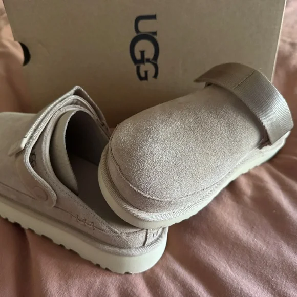 NEW in box Ugg goldstar clogs - Picture 7 of 7